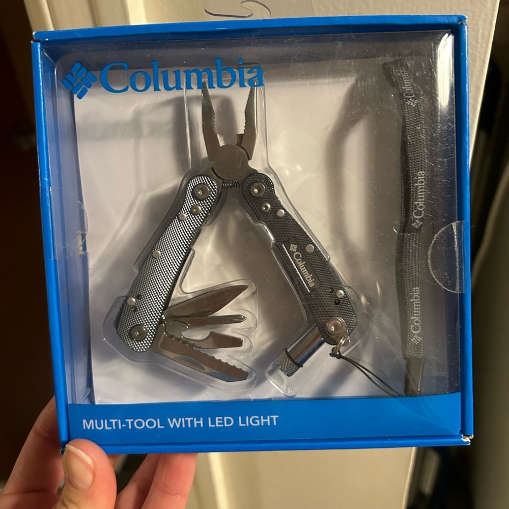 NIB Columbia Multitool